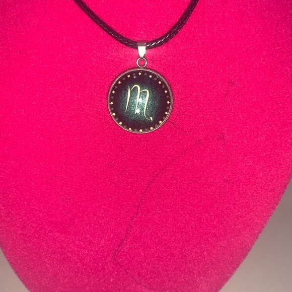 Scorpio necklace - Picture 1 of 3